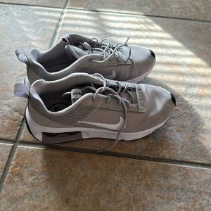 Women’s Nike air max. Worn once. Size 7.5